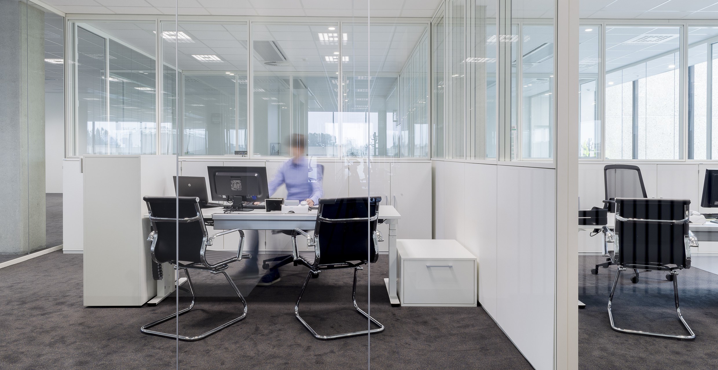 Livraison et montage de bureaux